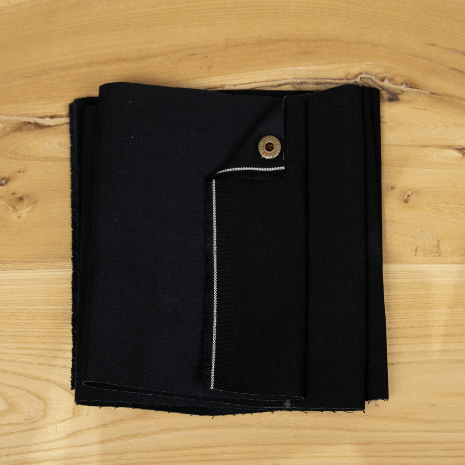 Denim giappones selvedge colore nero con tipica cimosa