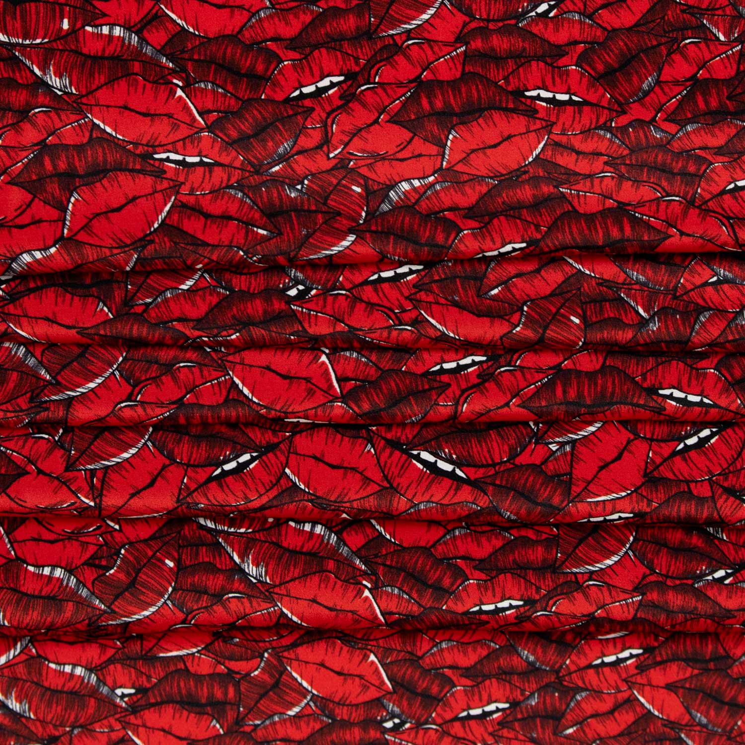 Tessuto in pura seta con fantasia di bocche, elegante e scenografico, pensato per confezioni moda esclusive e capi couture