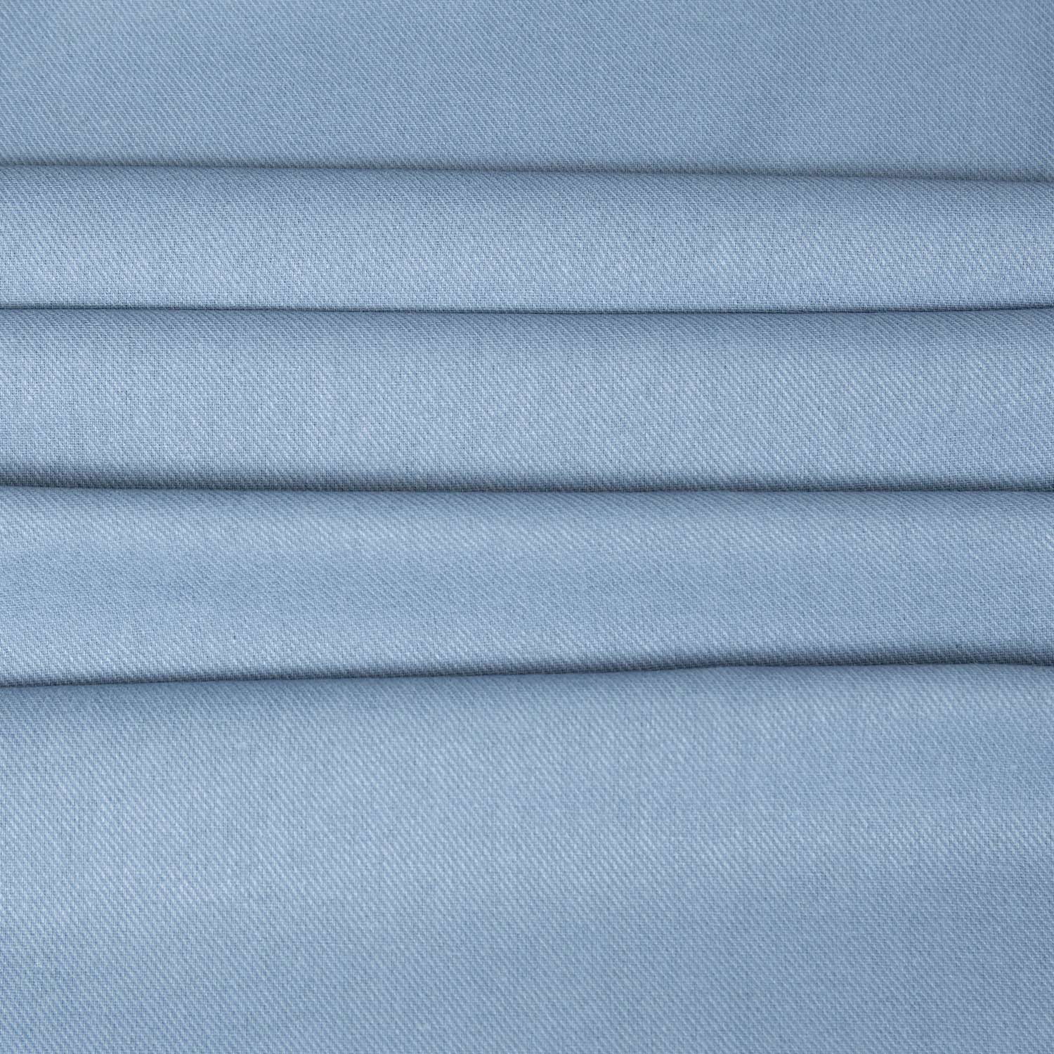 Tessuto twill tinta unita in lino e viscosa con texture diagonale e caduta fluida – colore celeste