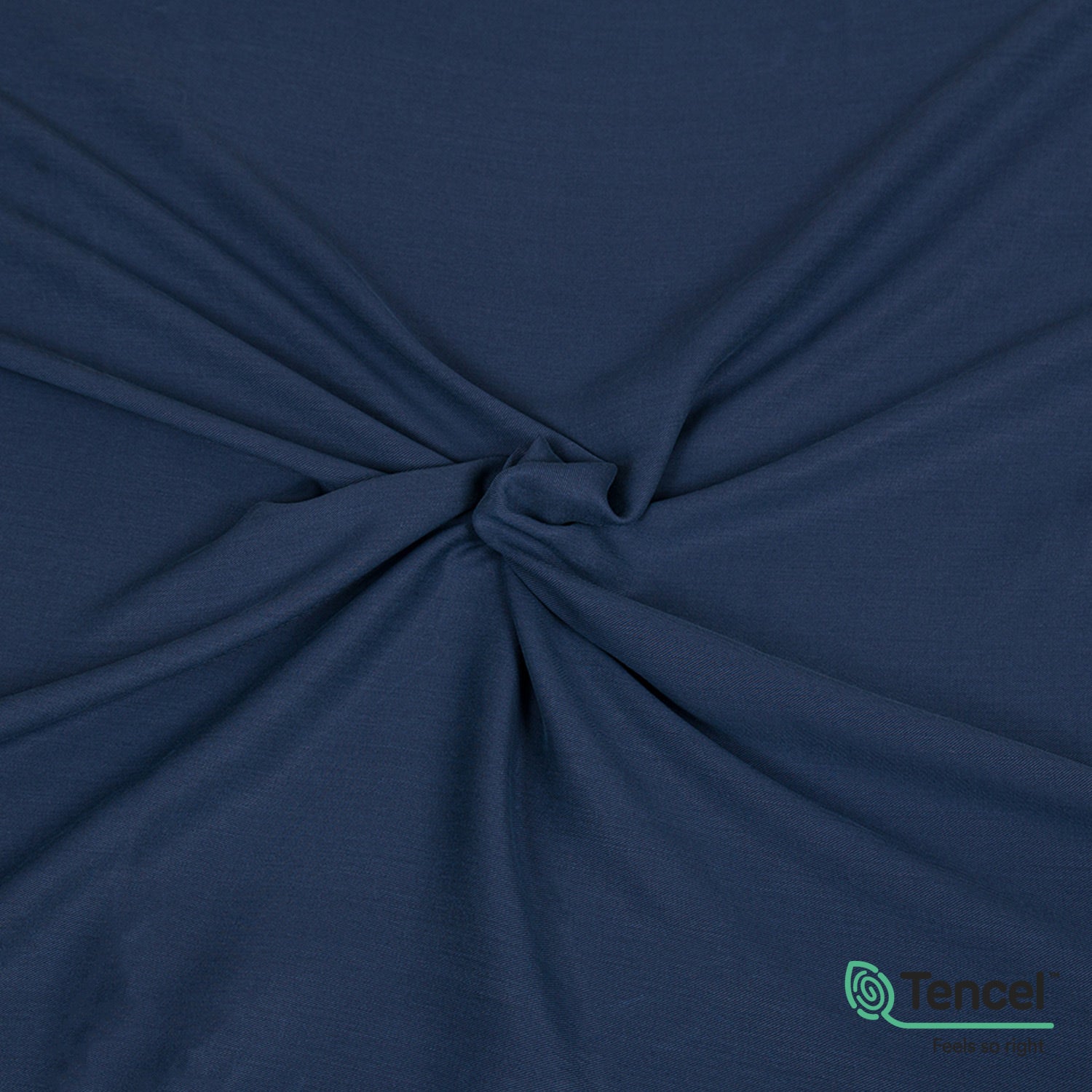 Tessuto twill in Tencel™ morbido e sostenibile, con drappeggio fluido, fibra ecologica dall’eucalipto, ideale per gonne, camicie, vestiti, pantaloni, completi. Color carta da zucchero scuro