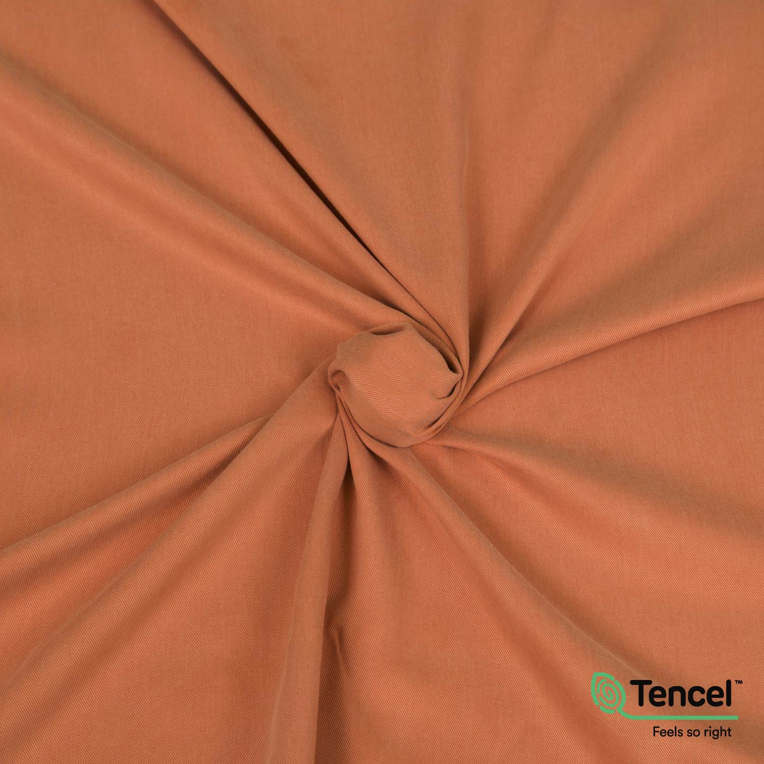Tessuto twill in Tencel™ morbido e sostenibile, con drappeggio fluido, fibra ecologica dall’eucalipto, ideale per gonne, camicie, vestiti, pantaloni, completi. Color salmone