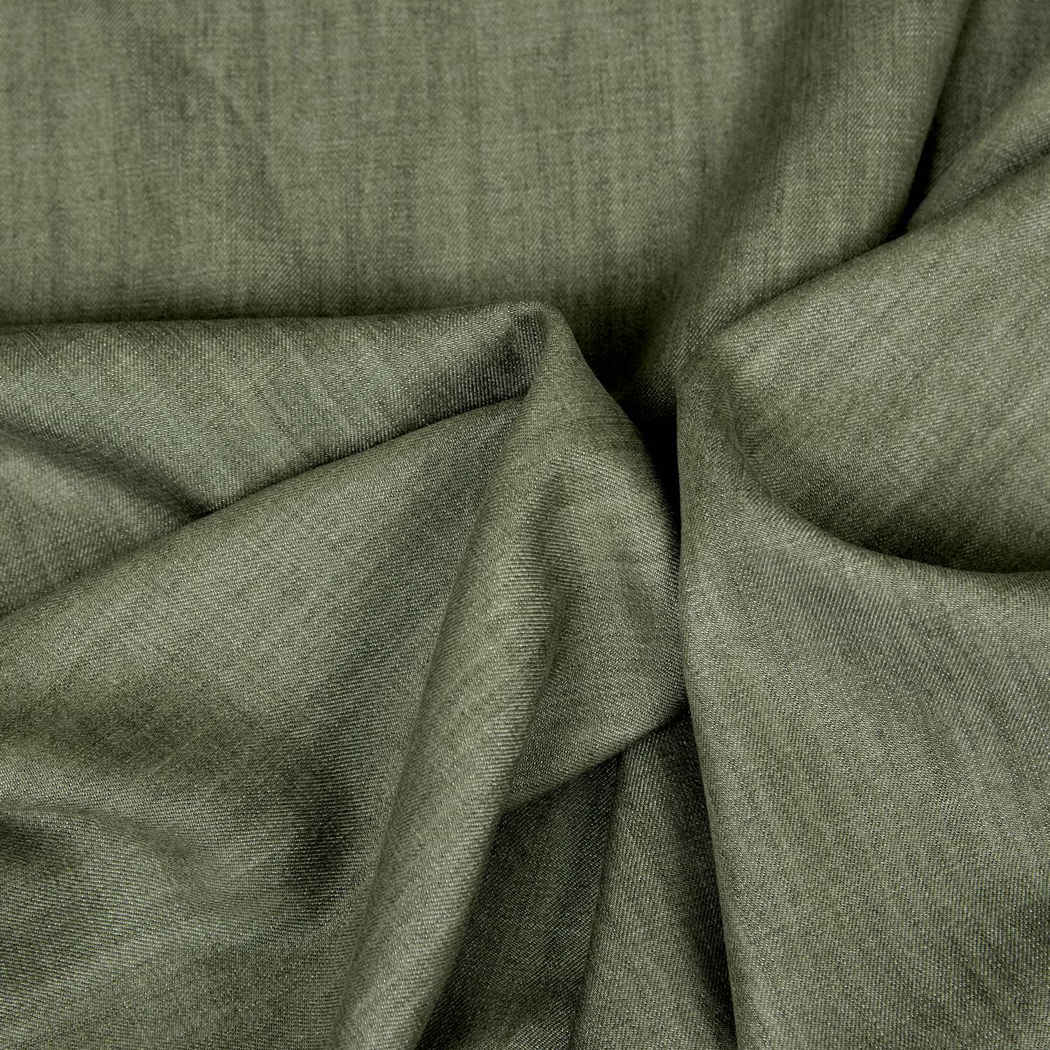 Dettaglio del tessuto Tencel verde salvia 100% Lyocell, stoffa Made in Italy ideale per pantaloni, giacche e abiti.