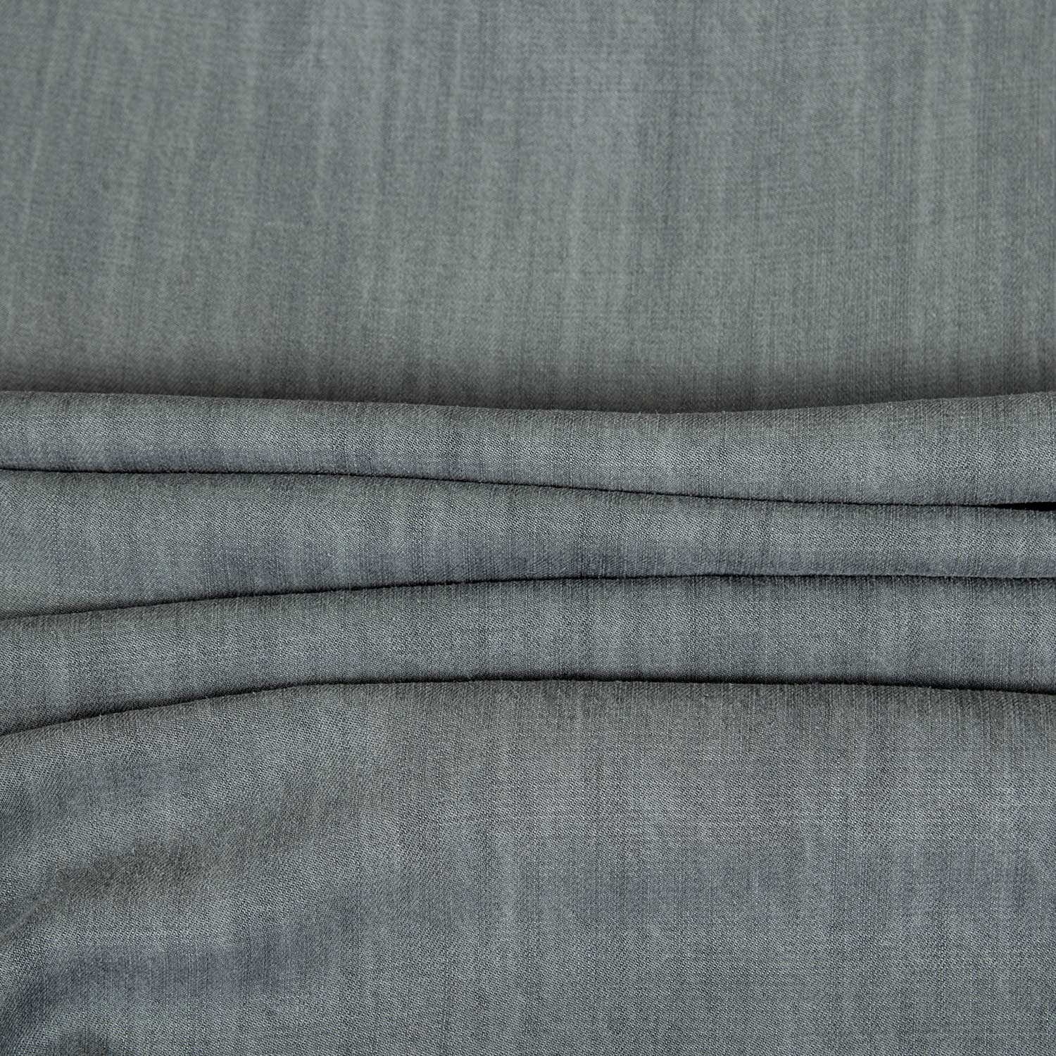 Tessuto 100% Tencel grigio perla, ideale per confezionare pantaloni, blazer e capi sartoriali.