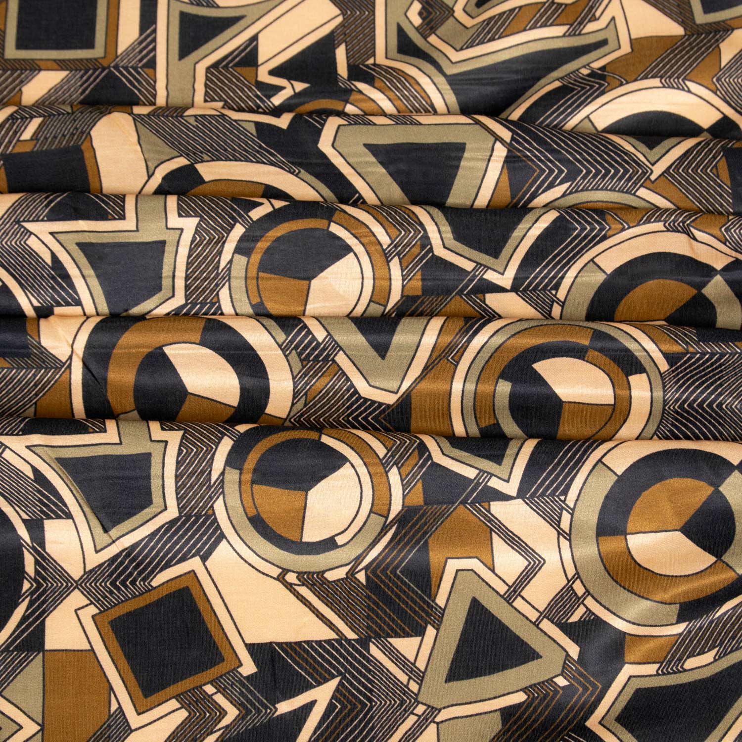 Stoffa da abbigliamento in raso charmeuse leggerissimo, pattern optical geometrico in sfumature di marrone, perfetta per abiti, camicie, top e gonne eleganti.
