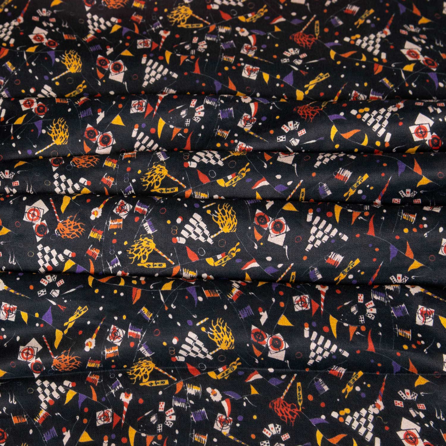 toffa da abbigliamento in raso charmeuse leggerissimo con fantasia circense multicolor stampata su base nera, ideale per abiti, camicie, top e gonne originali.