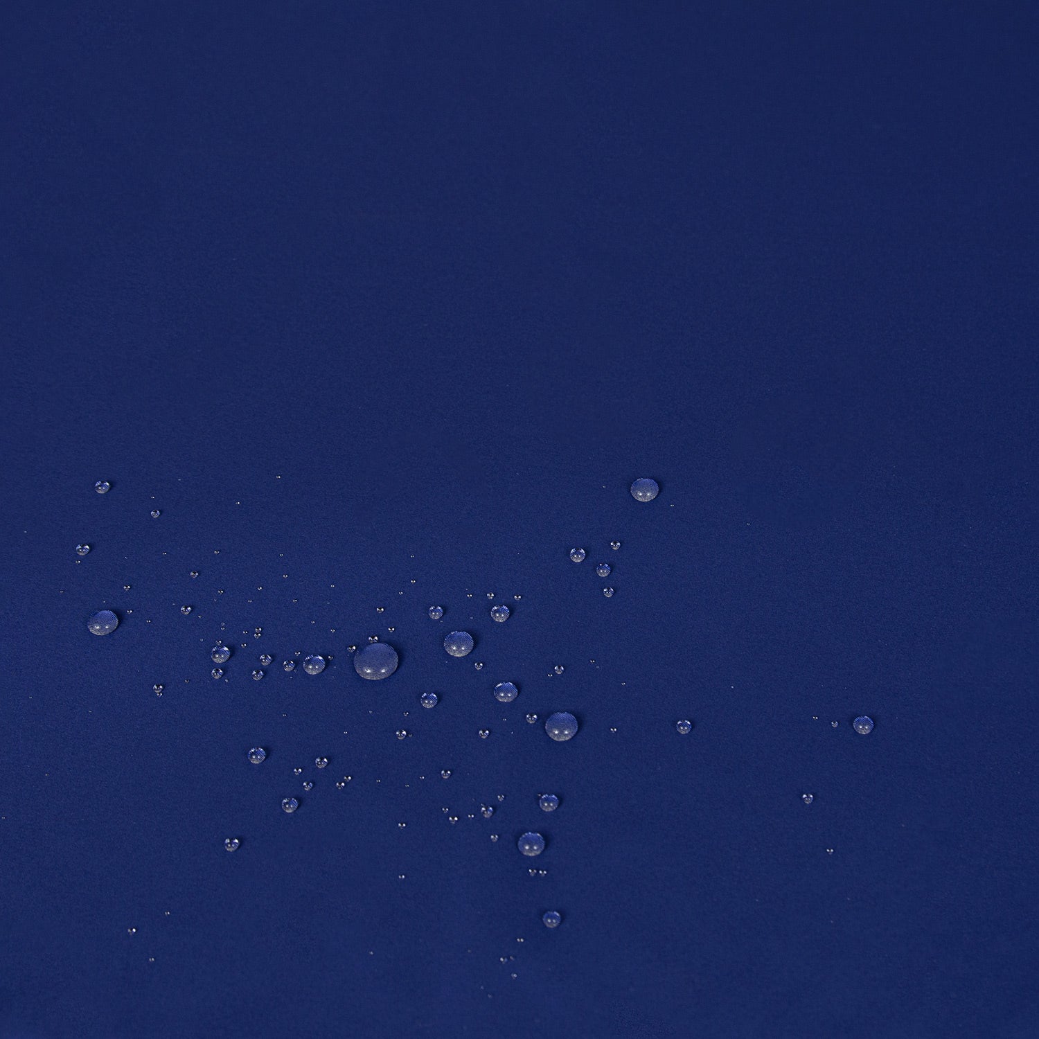 Scampolo di tessuto in nylon da 1 metro color blu cobalto, ideale pr realizzare impermeabile 