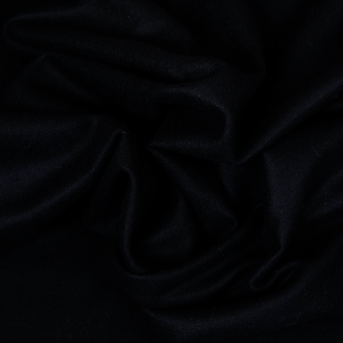 Dettaglio tessuto in cashmere e lana da 670 g al metro lineare, ideale per capi sartoriali.