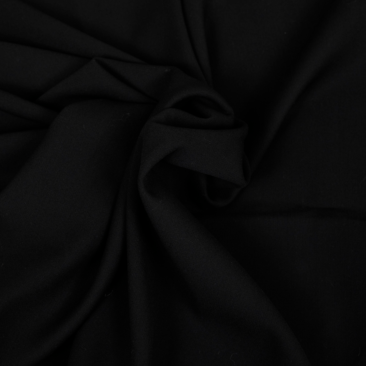 Tessuto in pura lana di colore nero, dalla mano consistente e dalla struttura compatta, disponibile in un unico taglio da 1,60 metri.