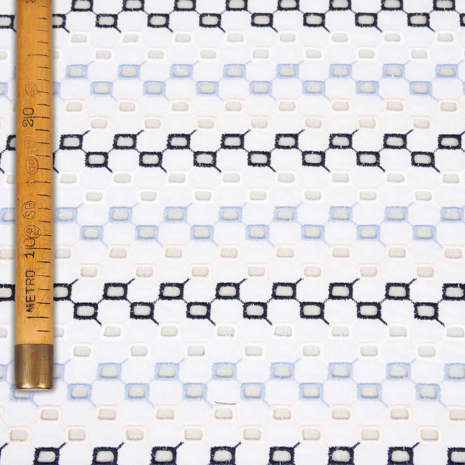 Cotone sangallo geometrico La Malcontenta deadstock bianco blu navy azzurro beige tessuto al metro shop online abbigliamento