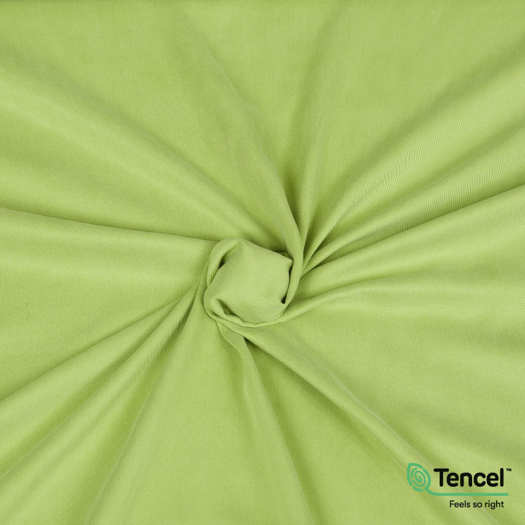 Tessuto twill in Tencel™ morbido e sostenibile, con drappeggio fluido, fibra ecologica dall’eucalipto, ideale per gonne, camicie, vestiti, pantaloni, completi. Color verde mela